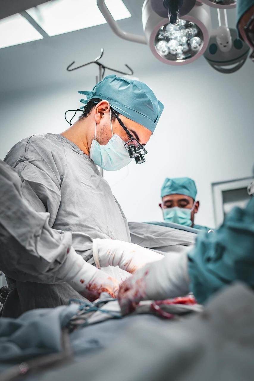 Fotografía profesional del Dr. Jorge Meza Carmona, cirujano cardiovascular en CDMX